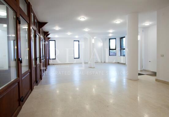 Rent house, villa 7 rooms | Individual, Renovated, Courtyard | Pipera field