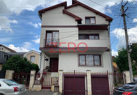House / Villa with 10 rooms for sale -Gruia-