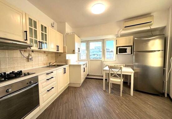 Spacious 5-room apartment in Alba Iulia Square!