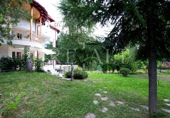 Sale house, villa 10 rooms | 3,265 square meters of land, Premium finish | Breaza, Prahova